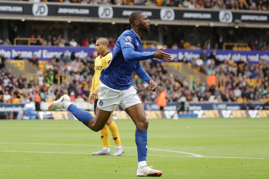 Beto a celebrar mais um golo pelo Everton aos Wolves
