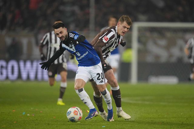 Fábio Vieira foi titular no dérbi