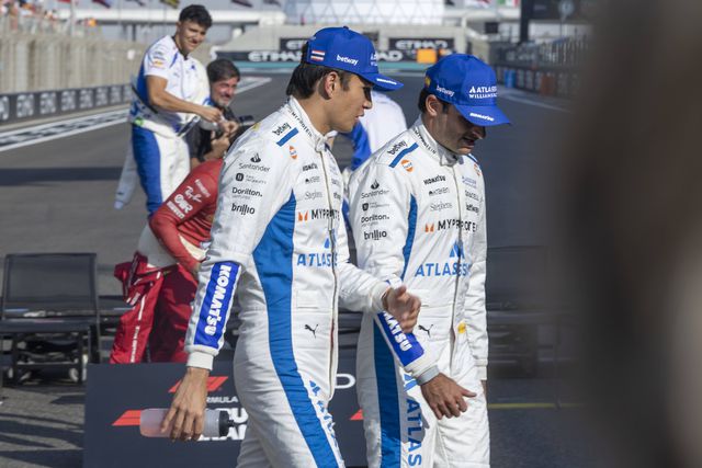 Alexander Albon e Carlos Sainz são os pilotos da Williams para 2026