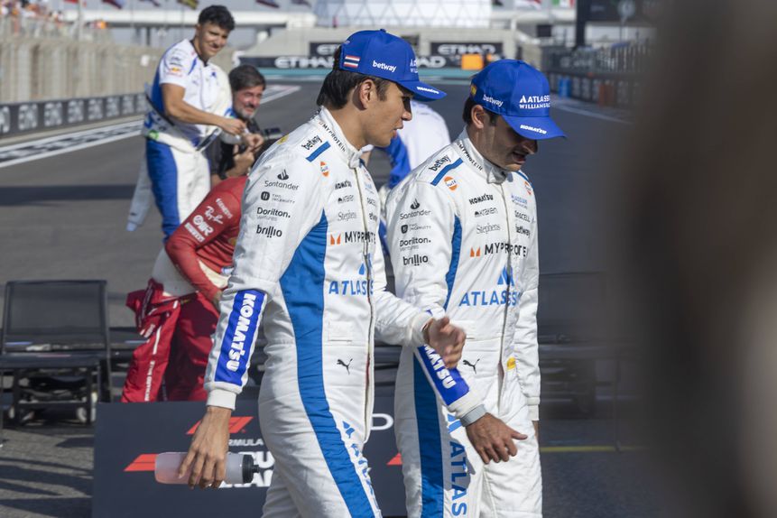 Alexander Albon e Carlos Sainz são os pilotos da Williams para 2026