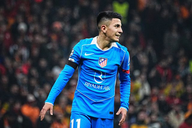 Thiago Almada foi titular frente ao Galatasaray na Champions