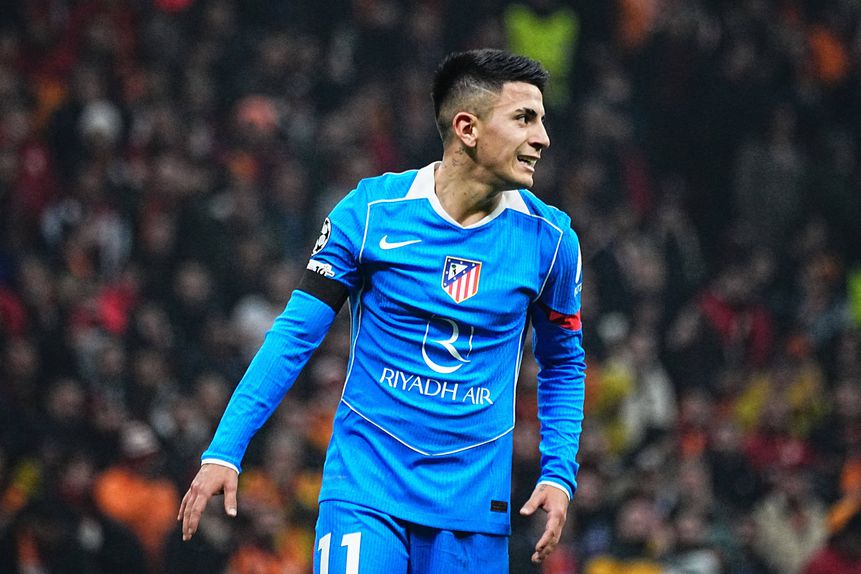 Thiago Almada foi titular frente ao Galatasaray na Champions