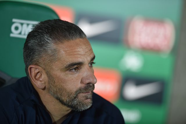 Rui Borges está a falar à Comunicação Social, em Alcochete - Foto: Miguel Nunes