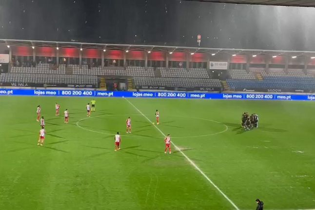 Que carga de água antes do Casa Pia-Aves SAD