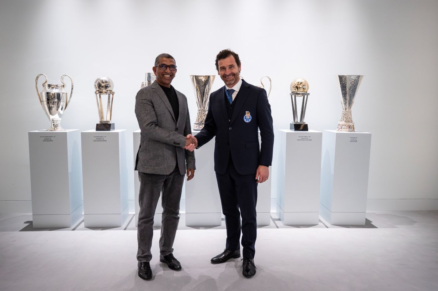 Luís Junaide Lalgy, presidente da Associação Black Bulls, com André Villas-Boas