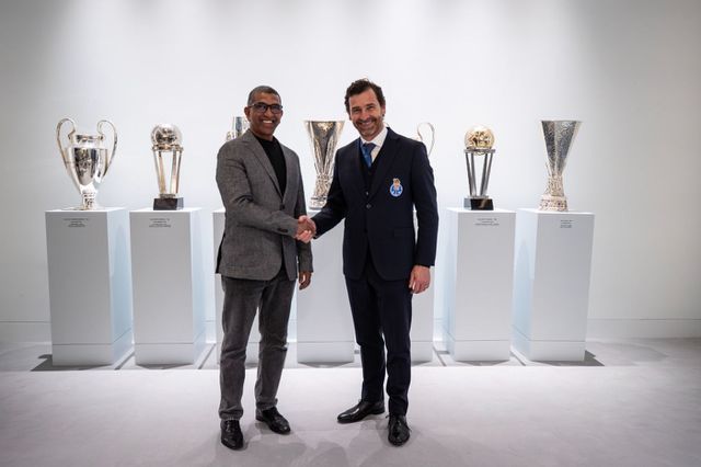 Luís Junaide Lalgy, presidente da Associação Black Bulls, com André Villas-Boas