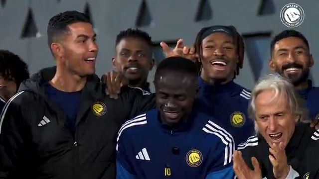 Festa entre Mané, Ronaldo e Jorge Jesus (Foto: Al Nassr)