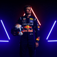 Max Verstappen com o novo equipamento - Foto: Red Bull