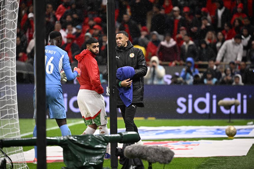 Diouf tentou manter a toalha longe dos apanha-bolas marroquinos