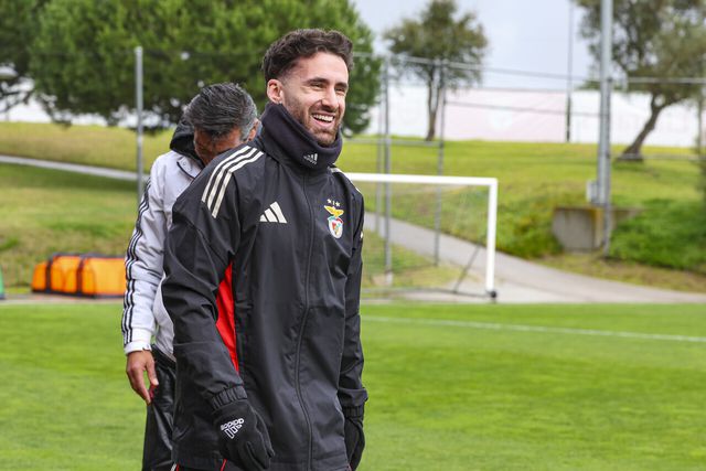 Rafa volta ao trabalho no Seixal e já sorri no Benfica (fotos e vídeo)