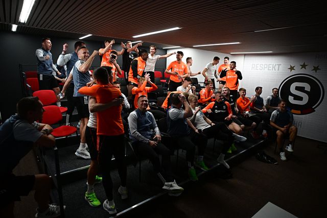 A festa do Sparta Praga ao sair o Liverpool no sorteio