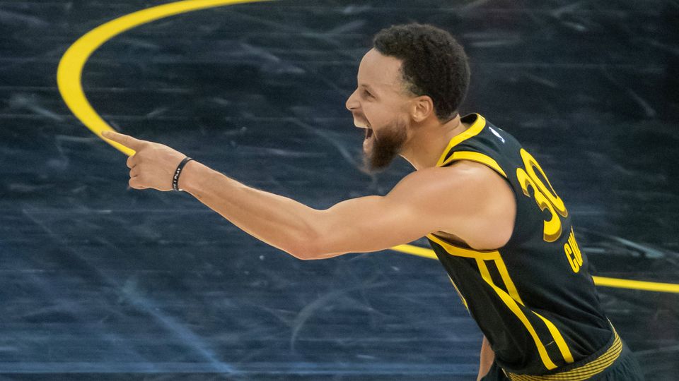 Vídeo: o passe incrível de Stephen Curry que surpreendeu os Lakers