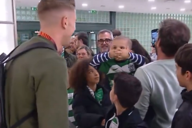 Vídeo: jovem adepto surpreende Gyokeres com festejo