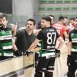 Edo Bosch dá instruções à equipa do Sporting no dérbi entre o Sporting e o Benfica