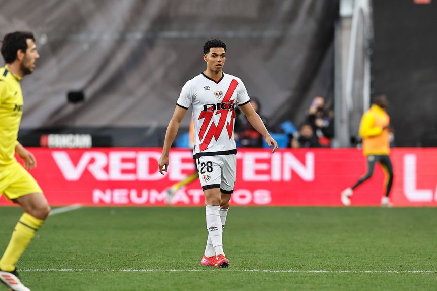 Etienne Eto'o no relvado a representar o Rayo Vallecano