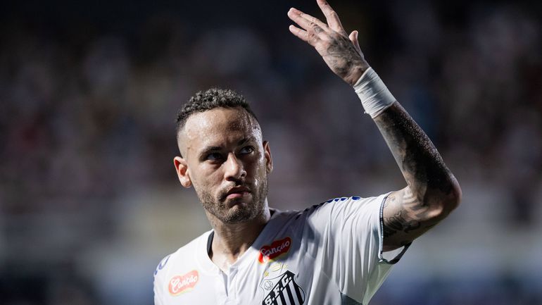 Craque de volta: Neymar faz golo olímpico pelo Santos (vídeo)