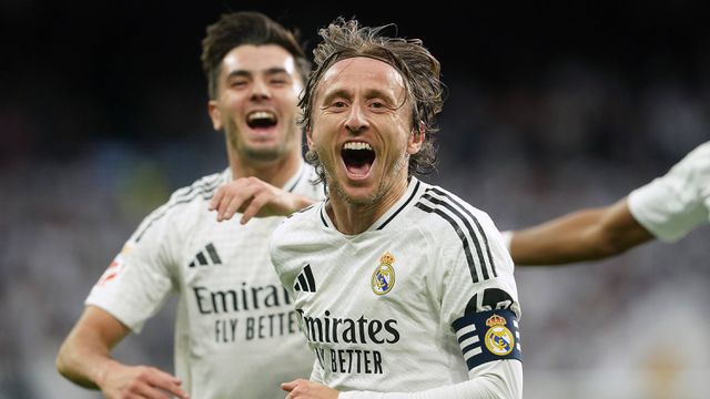 Luka Modric a celebrar mais um golo pelo Real Madrid, à frente de Brahim Díaz