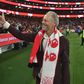Preud'homme sorridente no relvado do Estádio da Luz.