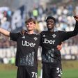 Nico Paz e Assane Diao festejam o 2-1 do Como frente ao Nápoles (foto: IMAGO)