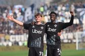 Nico Paz e Assane Diao festejam o 2-1 do Como frente ao Nápoles (foto: IMAGO)