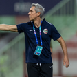 Paulo Sousa a dar indicações aos seus jogadores