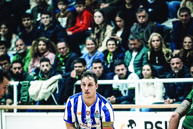 FC Porto vence Oliveirense e aumenta pressão aos rivais