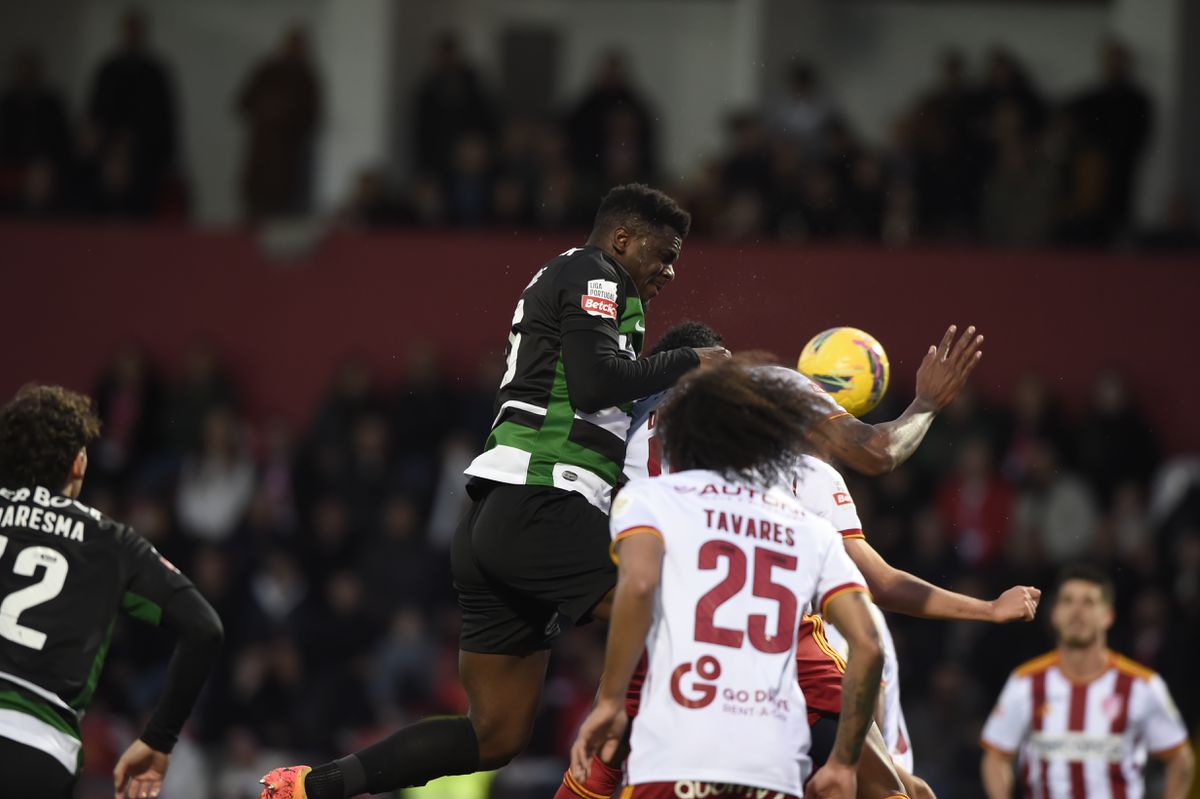 Ainda o Aves-Sporting: FC Porto questiona eficácia do VAR com exemplo inglês 