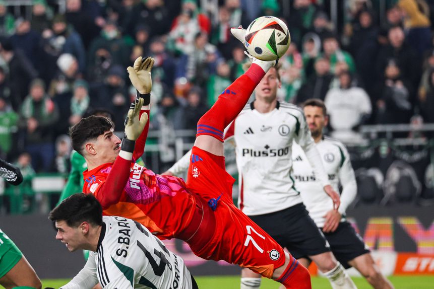 Kovacevic 'aos papéis' na derrota do Légia (foto: IMAGO)