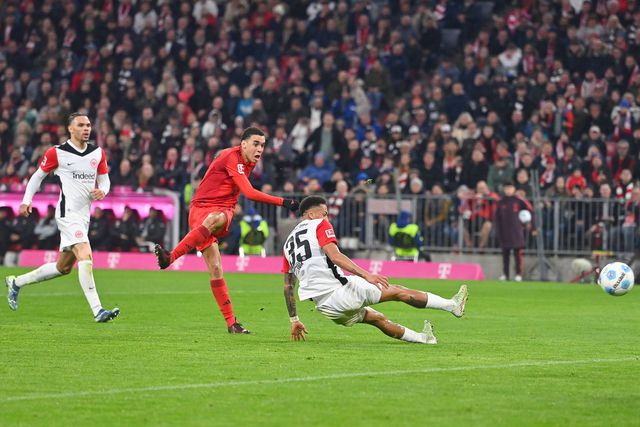 Correu, fintou, caiu e marcou: o golaço de Musiala (vídeo)