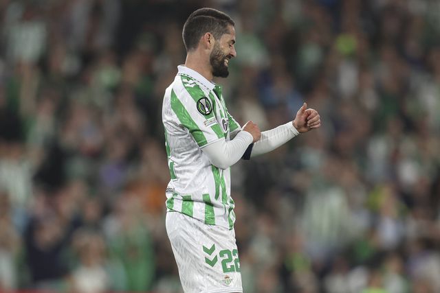 Isco a representar o Betis na UEFA Conference League