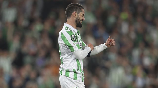 Isco a representar o Betis na UEFA Conference League