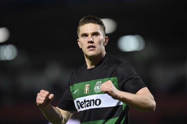 Gyokeres celebra o golo marcado ao Aves SAD cerrando os punhos