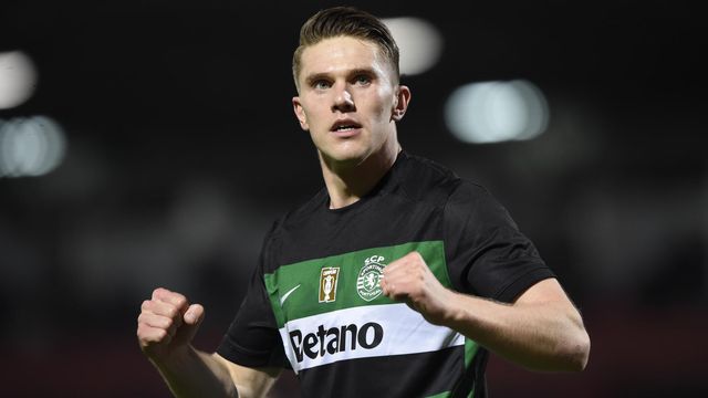 Gyokeres celebra o golo marcado ao Aves SAD cerrando os punhos