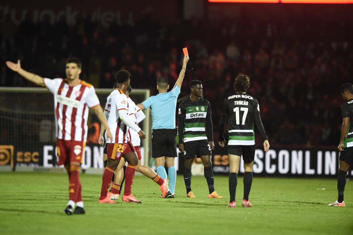 Benfica ataca arbitragem do jogo com o Sporting nas Aves!