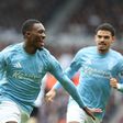 Odoi a celebrar o primeiro golo do encontro entre o Newcastle e o Nottingham Forest, de NES