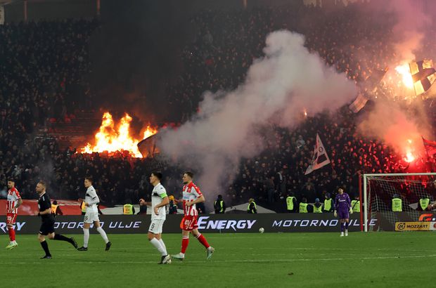 Dérbi de Belgrado marcado por graves incidentes nas bancadas
