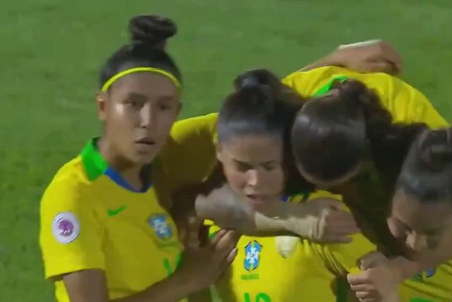 Mas que golaço, Clarinha! Jogadora do Benfica brilha pela seleção