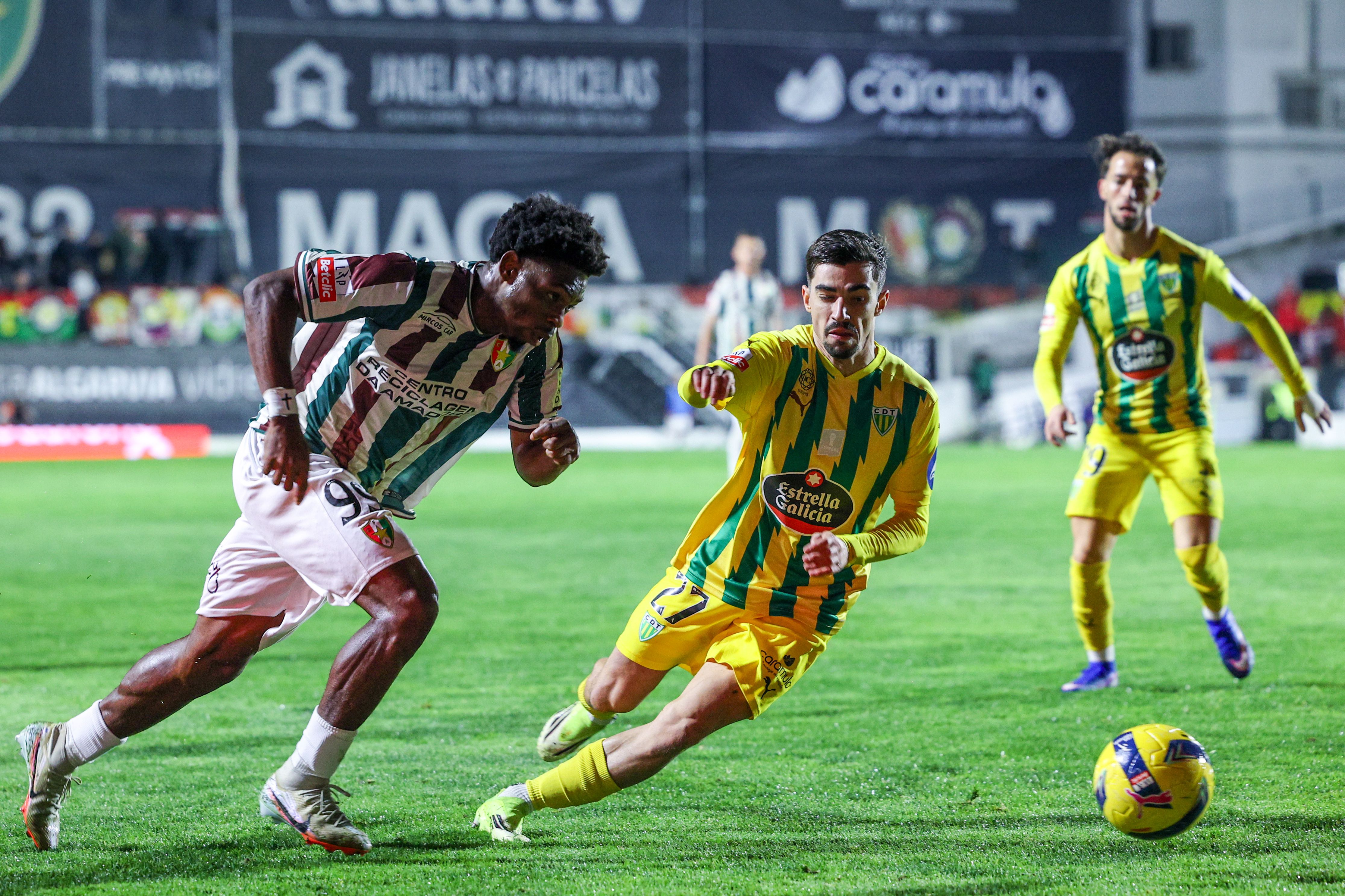 Camisola 99 do emblema da Reboleira estava a ser cobiçado no Brasil, mas segue na Amadora - Foto: Miguel A. Lopes/LUSA