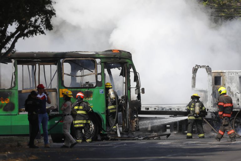 Violência e destruição por todo o México após morte de El Mencho, líder do Cartel de Jalisco - Foto: EPA