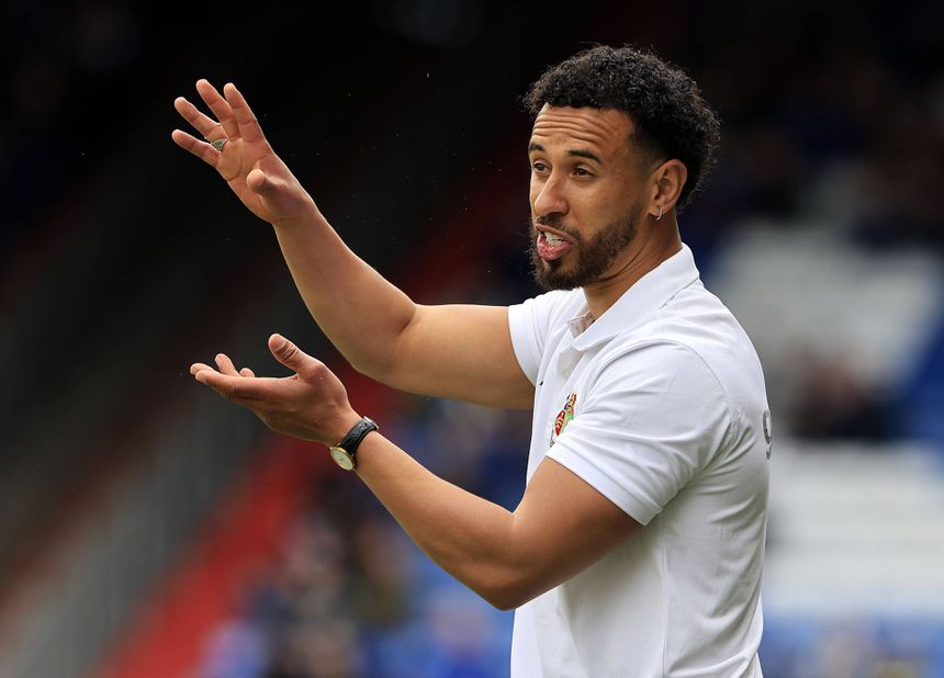 Sam Cox, ator na série 'Ted Lasso', era treinador do  Wealdstone, equipa da National League