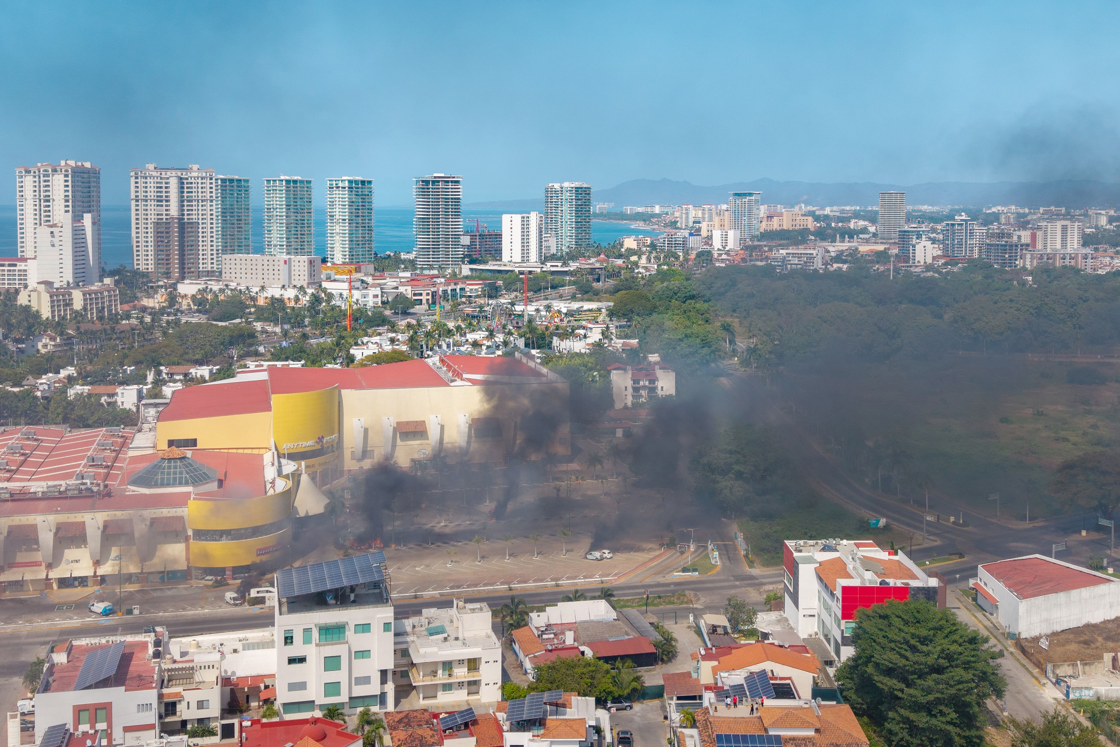 Violência e destruição por todo o México após morte de El Mencho, líder do Cartel de Jalisco - Foto: EPA