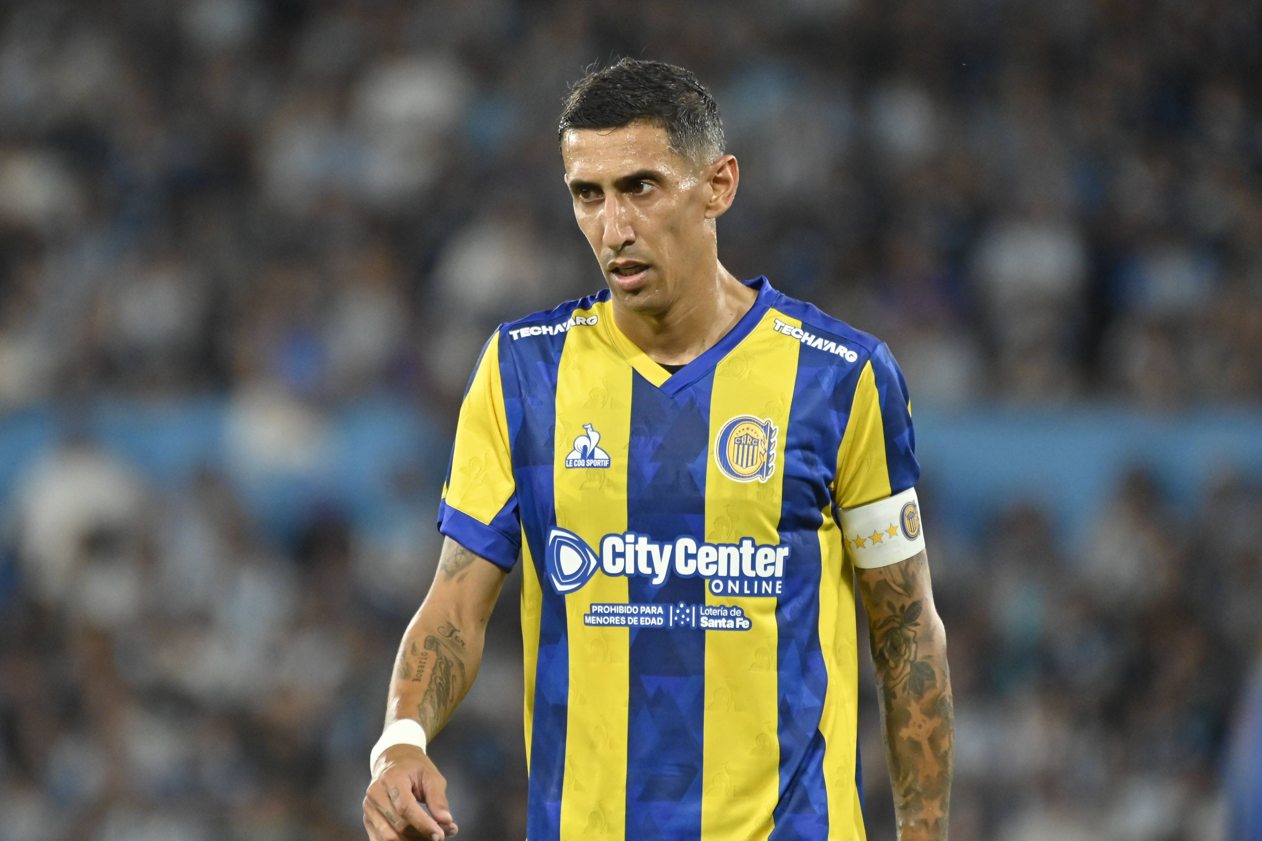 Ángel Di María, ex-Benfica, com a braçadeira de capitão no Rosario Central
