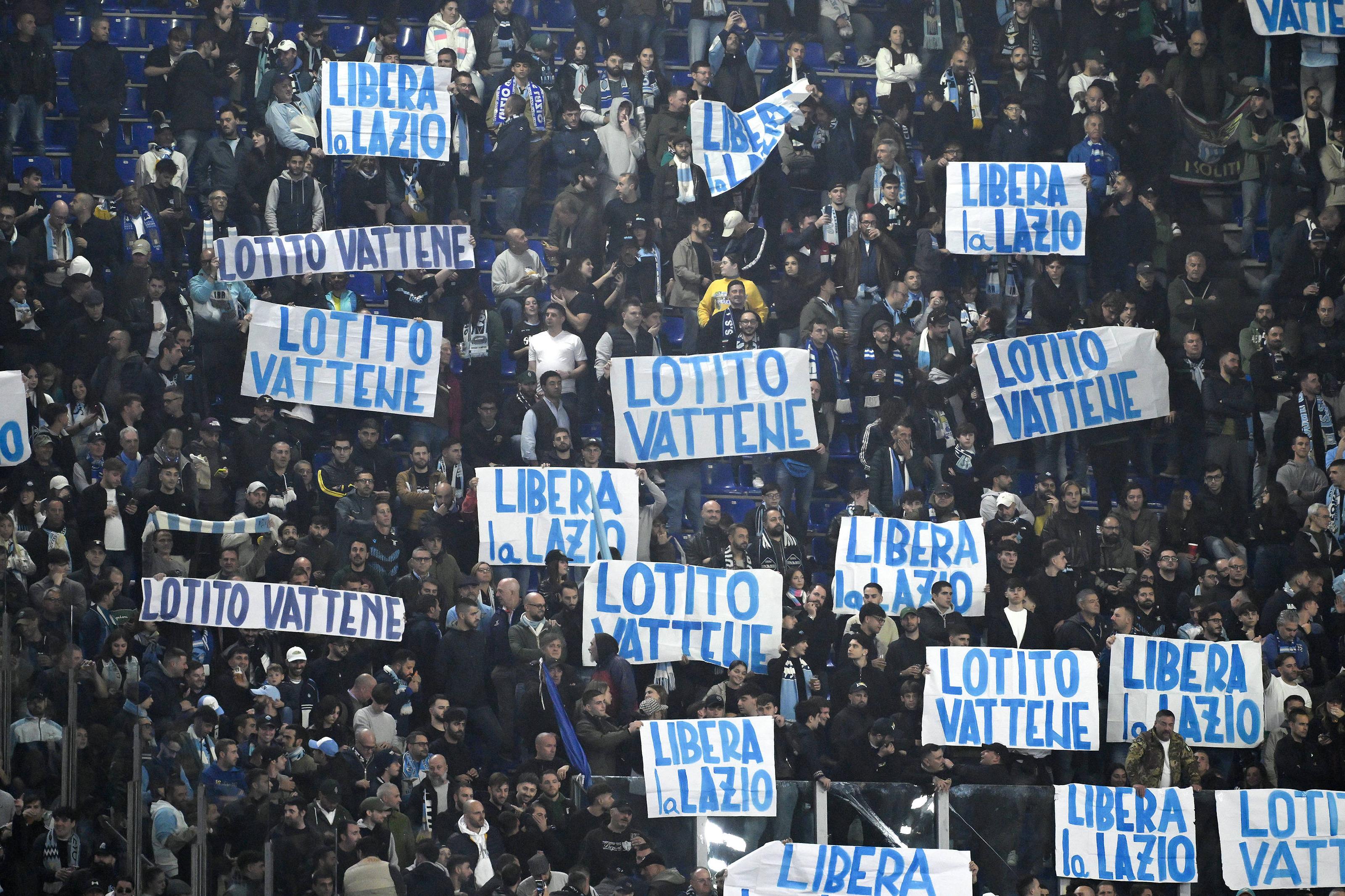 Adeptos 'laziale' não estão contentes com a administração de Lotito, que dura há mais de 20 anos