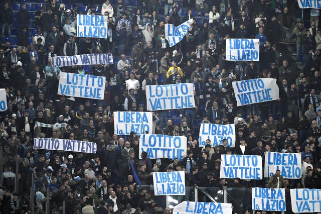 Adeptos 'laziale' não estão contentes com a administração de Lotito, que dura há mais de 20 anos