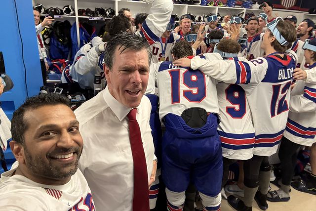 Kash Patel partilhou no X fotos das celebrações dos EUA no hóquei, nos Jogos Olímpicos