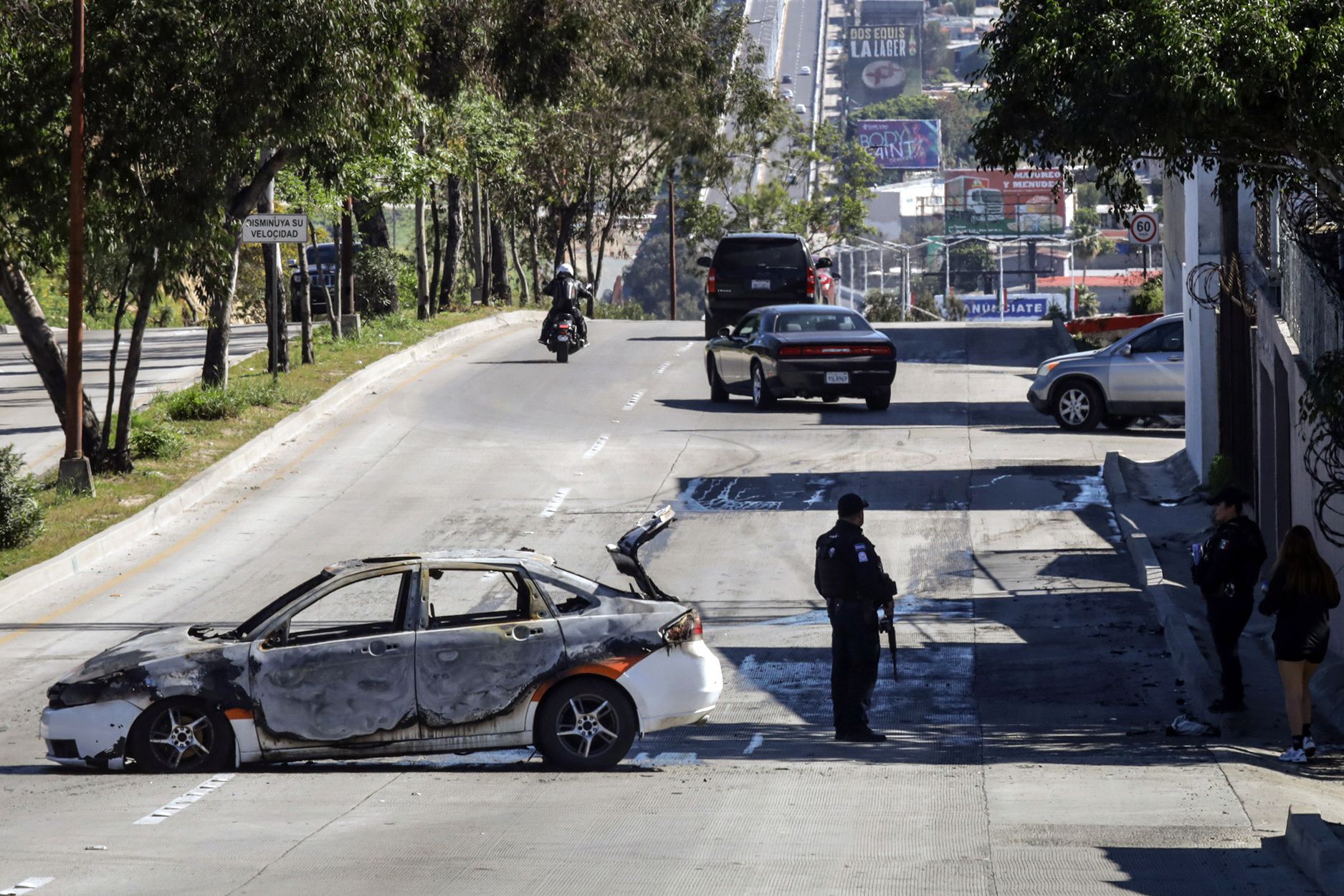 Violência e destruição por todo o México após morte de El Mencho, líder do Cartel de Jalisco - Foto: EPA