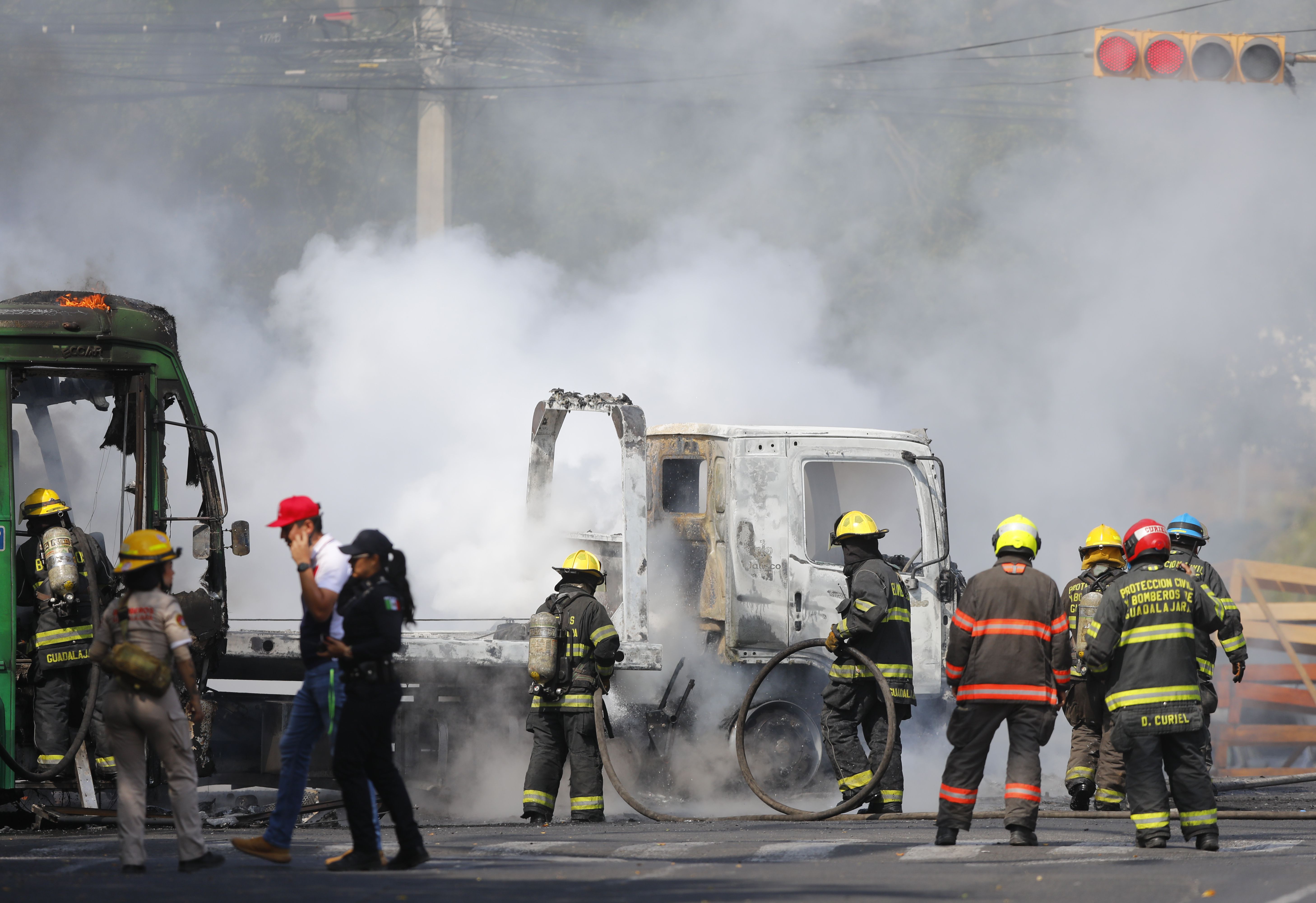 Violência e destruição por todo o México após morte de El Mencho, líder do Cartel de Jalisco - Foto: EPA