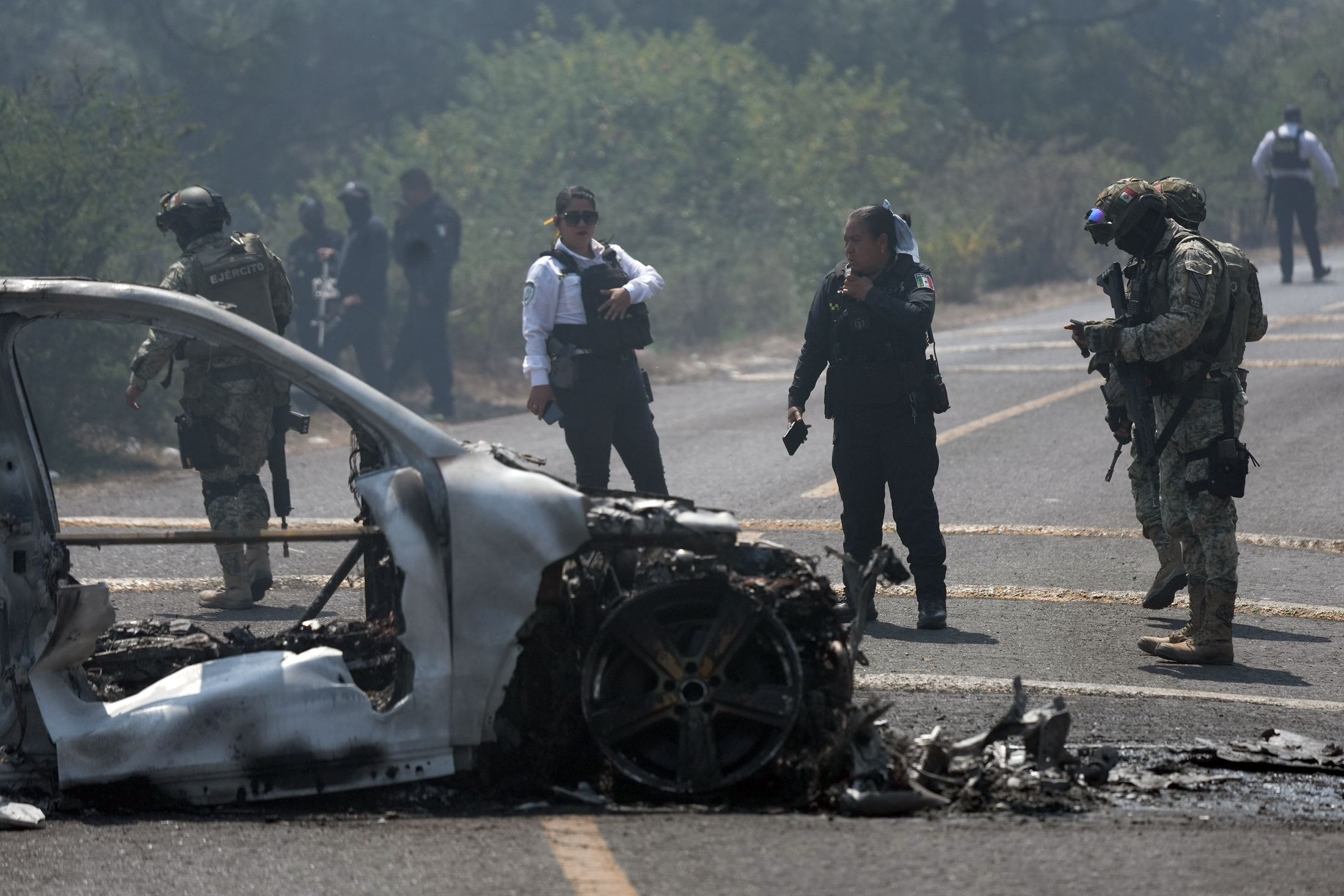 Violência e destruição por todo o México após morte de El Mencho, líder do Cartel de Jalisco - Foto: EPA