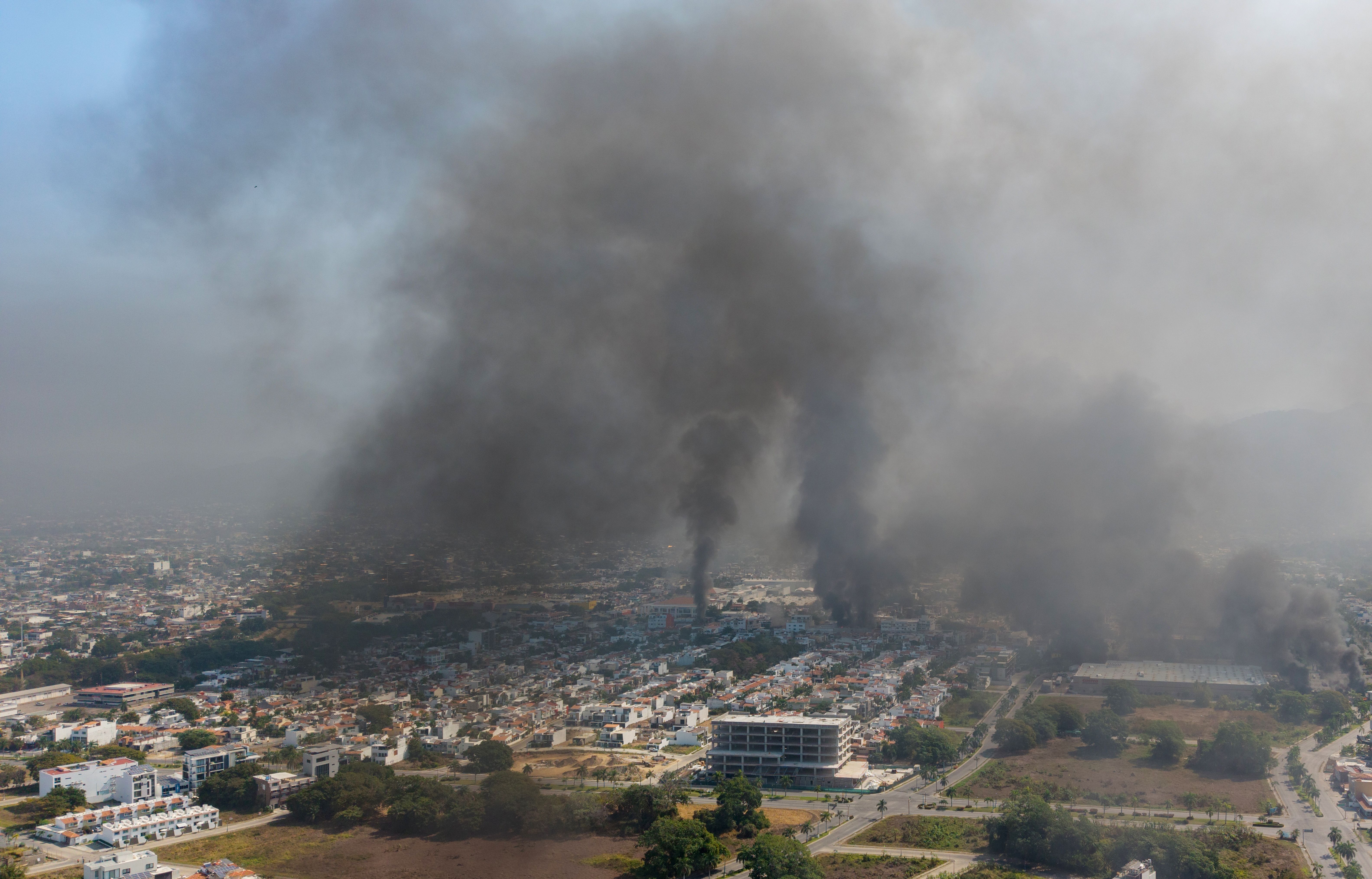 Violência e destruição por todo o México após morte de El Mencho, líder do Cartel de Jalisco - Foto: EPA