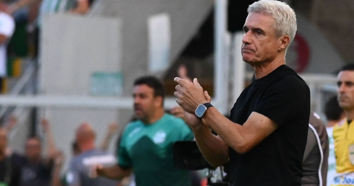 Luís Castro empata, ouve assobios e admite preocupação